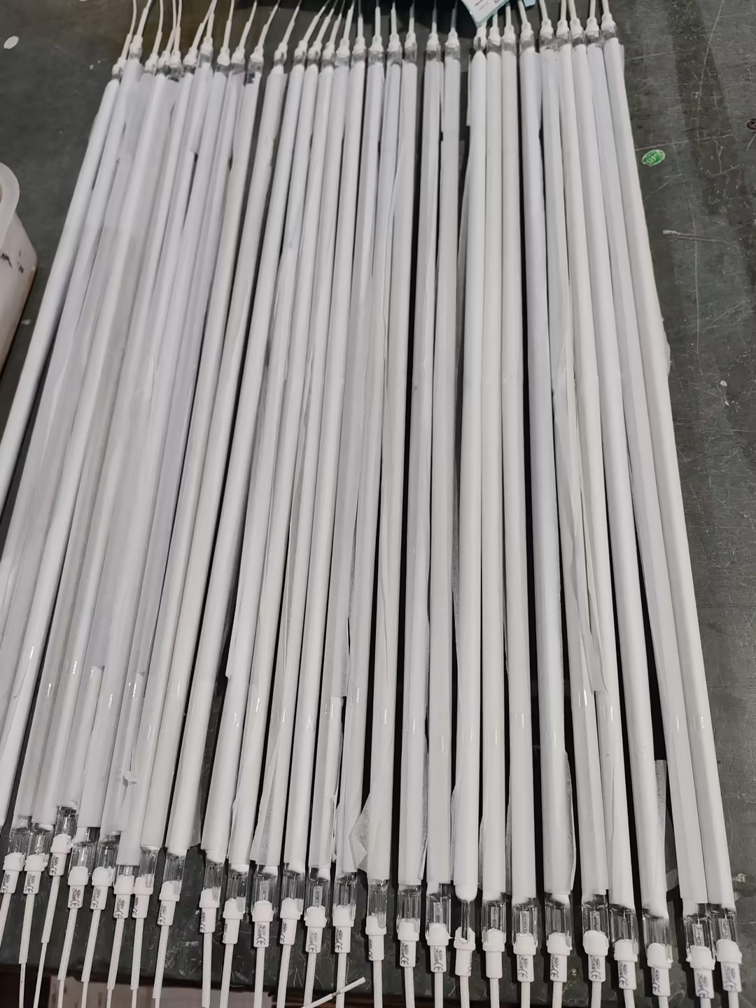 Electric heating elements halogen heating lamp